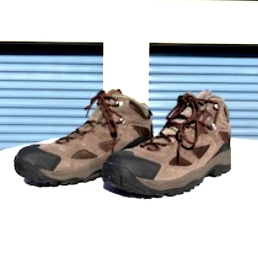 Size: 11 Mid Hiking & Outdoor Ankle Boots . Coremic Ridge Columbia . New in Box